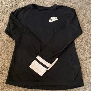 Nike girls long sleeve t-shirt